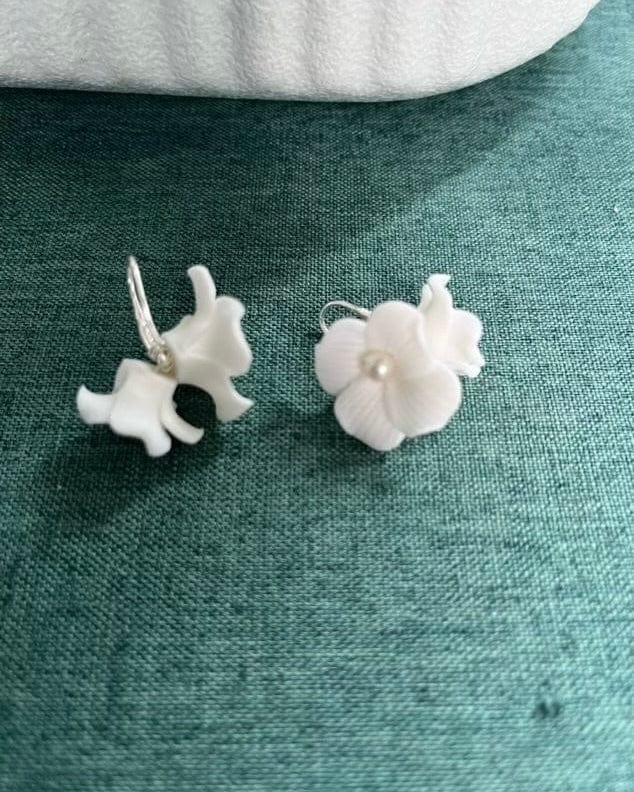 Bieauli Jewellery London Earrings Porcelain White Flower Bridal Earrings with Freshwater Pearls, Wedding Earrings for Brides, Boho Floral Earrings, Bridal Party Accessories