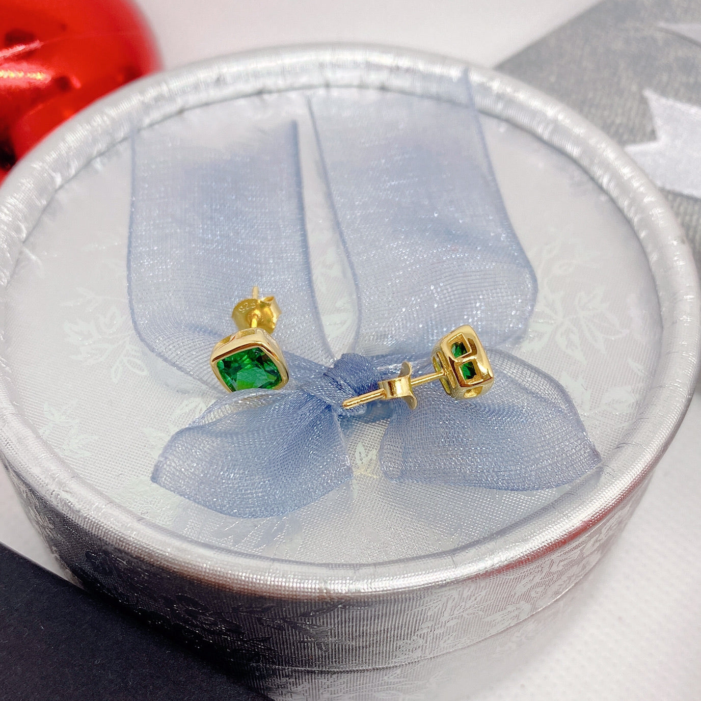Gold & Emerald Earrings - May birthstone - Bieauli 
