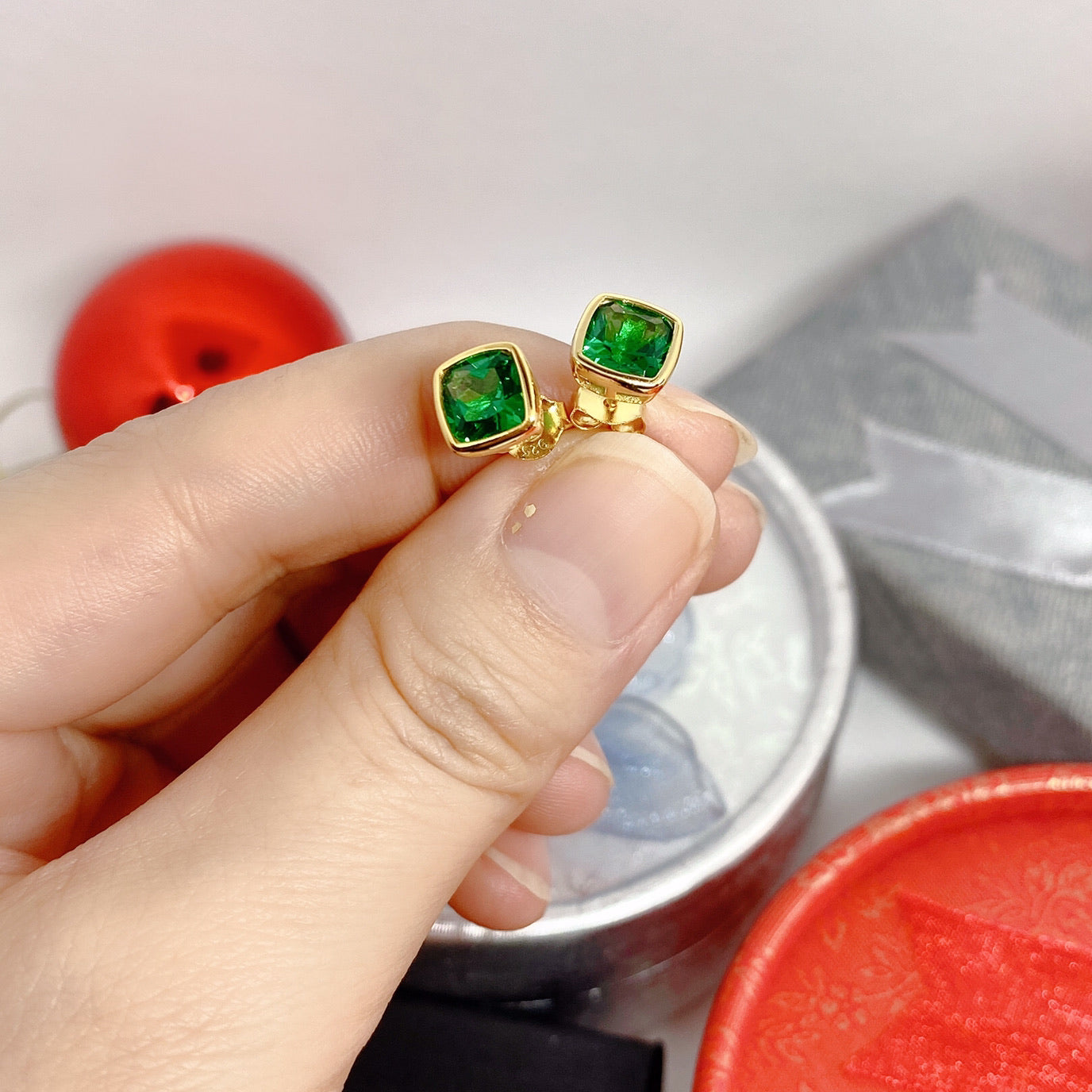 Gold & Emerald Earrings - May birthstone - Bieauli 